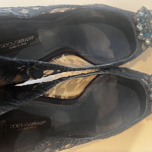 Elegant Beautiful Dolce & Gabbana Bellucci pumps in Navy - Picture 9 of 11